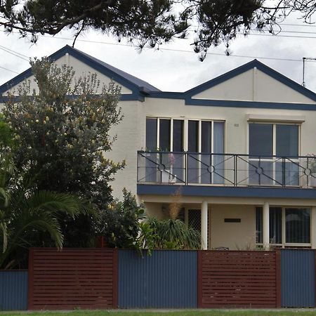 Sea Breeze On The Esplanade Villa Lakes Entrance Exterior photo
